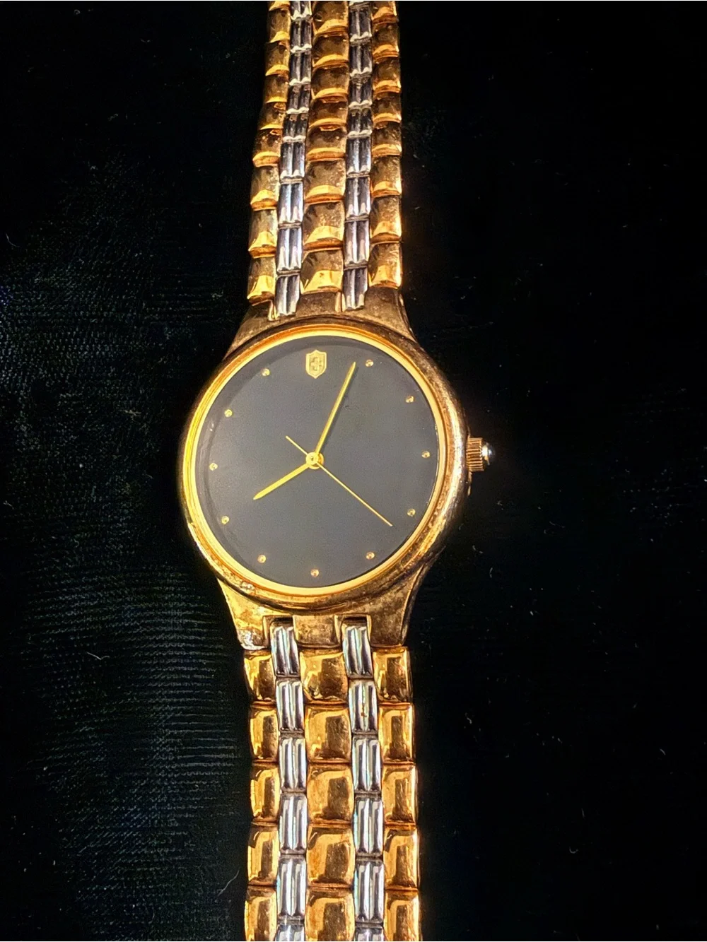 N/A intricate gold